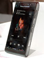 Mobile World Congress 2009 - Sony Ericsson、開幕前夜に1210万画素カメラ付きタッチ携帯「Idou」を発表