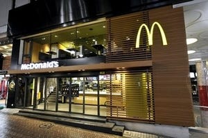 落ち着ける「マクドナルド」に--新デザイン店舗を渋谷や青山などにオープン