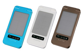 KDDI、高効率ソーラーパネルを搭載した「SOLAR PHONE SH007」発表