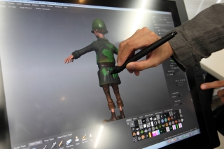 ワコム「Cintiq 21UX」や「Intuos4」と、3DCG作成ツールとの親和性とは?