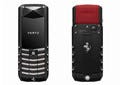 Vertu、フェラーリとのコラボ携帯「Ascent Ferrari GT」発売 - 2011台限定