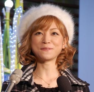 吉澤ひとみ、クリスマスは「賑やかに過ごしたい」-「Pasar三芳」オープン