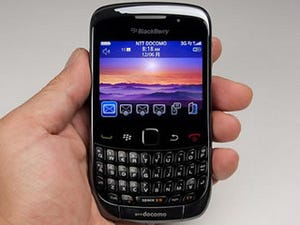 「BlackBerry Curve 9300」徹底解説!! 【前編】まずは外観デザインをチェック!!