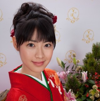 瀧本美織が晴れ着姿を披露 - 「キャパシティを広げたい」と新年の抱負語る