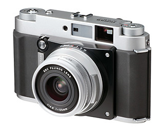 広角タイプの中判フィルムカメラ「GF670W Professional」 - 富士フイルム