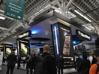 MWC 2011 - 7インチタブレット「BlackBerry PlayBook」が人気のRIMブース