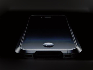 6000系アルミ合金を使ったiPhone 4バンパー「CLEAVE ALUMINIUM BUMPER」