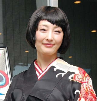 常盤貴子、岡本太郎の芸術は「爆笑ですね!」