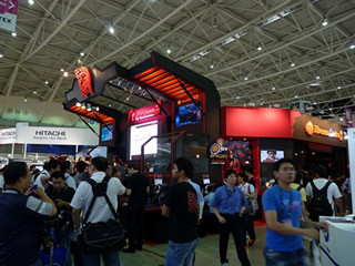 COMPUTEX TAIPEI 2011 - Thermaltakeが4連ファンの巨大CPUクーラーを展示、久しぶりの水冷も