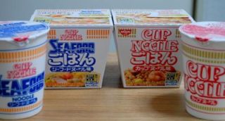 人気の「カップヌードルごはん」、味はどうなのよ!? 実食&ちょい足し技紹介