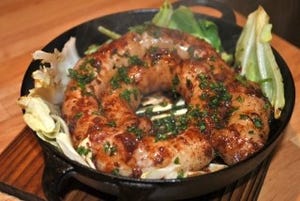 話題のがぶ飲みワイン居酒屋に新星 - ホルモン&ワインでディープな夜を