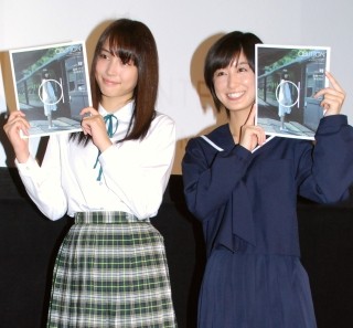 広瀬アリス&水沢奈子が写真集『aBUTTON』に登場「吐息まで伝わってきそう」