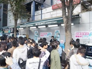 朝から体験会場はみっくみく!! 『初音ミク -Project DIVA- extend』店頭体験会