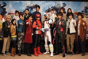 歴代ヒーローたちの熱き言葉をすべて掲載! 『仮面ライダー×スーパー戦隊』完成披露試写会