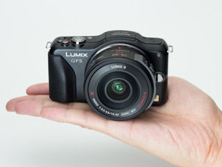 手のひらサイズのミラーレス一眼、パナソニック「LUMIX GF5」を試す