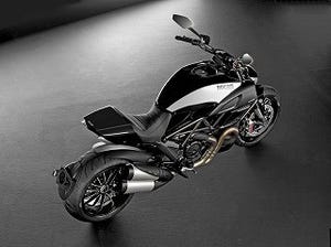 ドゥカティ「Diavel Cromo」発売記念、「Diavel New Line-up Fair」開催!