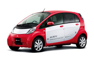 三菱、「エコステ」第1号の四ツ谷駅に電気自動車「i-MiEV」などを展示