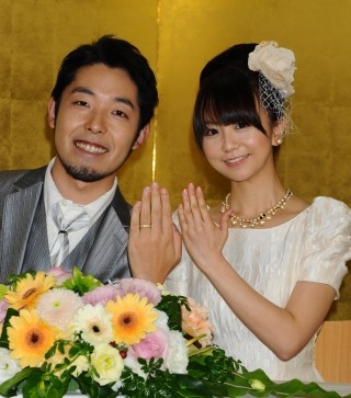 オリラジ中田敦彦と福田萌が結婚会見 - 交際のきっかけはツイッター