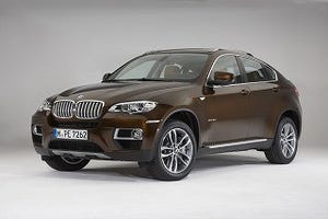 「BMW X6」をマイナーチェンジ、フロントのキドニーグリルも新デザインに