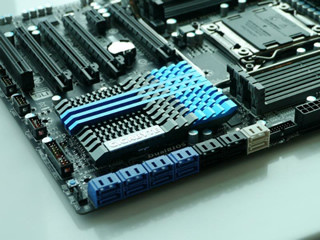 COMPUTEX TAIPEI 2012 - GIGABYTEブース、Thunderbolt搭載Z77マザーやTrinity対応A85マザーを出展