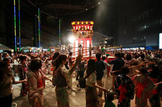 東北の郷土芸能も参加「六本木ヒルズ盆踊り」