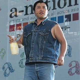 スギちゃん「a-nation」にサプライズ登場! 5万人の前で"ワイルド"にスベる