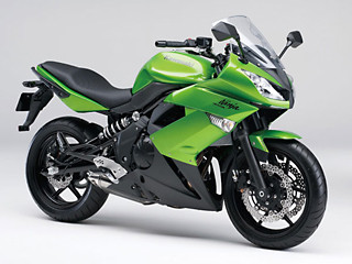 カワサキ、「Ninja 400R」「ER-4n」および「W800」の2013年モデル7車種発表