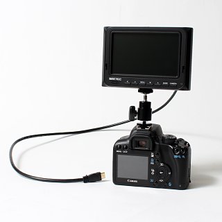 サンコー、外付けモニタとして使えるHDMI入出力装備の5型液晶ディスプレイ