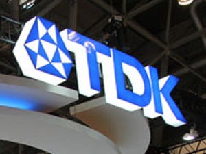 CEATEC JAPAN 2012 - 光ファイバーのThunderboltケーブルをデモするTDKほか