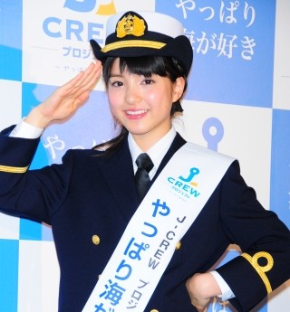 川島海荷、航海士の制服にご満悦 -「新鮮な気持ちでうれしい!」