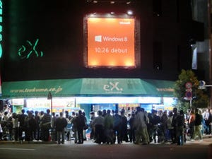 速報：26日0時前後、深夜販売を実施した秋葉原各ショップはかなりの盛況! - 100～200人の行列ができるショップも