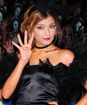 ローラ、マンションで火事があったことを告白「パラノーマル現象かも!」