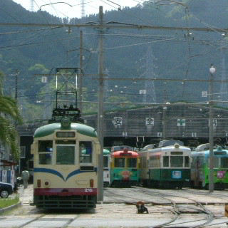 高知県の土佐電気鉄道、「外国電車」を土日祝日限定で定期運行