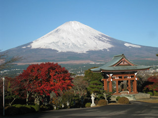 静岡県御殿場市、絶好の紅葉狩りシーズンに「紅葉の東山路を歩く」を開催