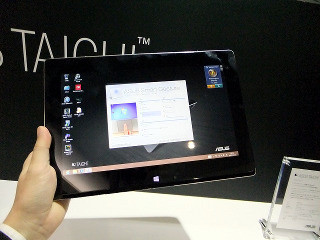 世界初のデュアルスクリーンモバイル、ASUS「TAICHI」実機レポート