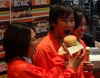 マクドナルド、60秒以内に商品を渡せなければ無料券! - 実際何秒かかる?