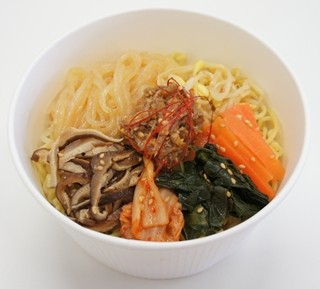 ローソンが、カロリーと糖質を抑えた「こんにゃく麺」入り商品2種類を発売