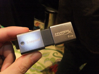 CES 2013 - Kingston、発売すれば恐らくウン十万円の容量1テラUSBメモリ