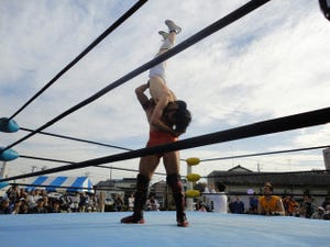 笑えて元気をもらえる「学生プロレス」が、あなたの街や会社を盛り上げる