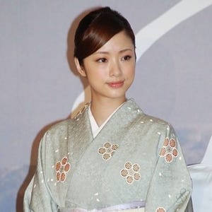 上戸彩、映画『おしん』で母親役! 泉ピン子の激励受け「頑張って演じたい」