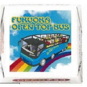 福岡県福岡市を走る「FUKUOKA OPEN TOP BUS」利用者にくじ付きチョコ配布