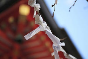 神社のおみくじは何回ひいてもよい?【今さら聞けない社会人のマナー】