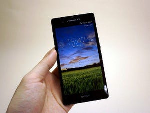 ソニー「Xperia Z」開封の儀!! 注目スマホの店頭パッケージをチェック