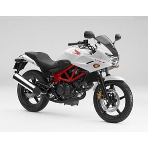 ホンダ、スポーツモデル「VTR」の一部改良とハーフカウル装着タイプを発表