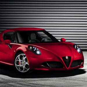 ジュネーブモーターショーでアルファ ロメオが新型スーパーカー「4C」発表