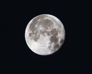 「once in a blue moon.」ってどういう意味?【知っているとちょっとカッコいい英語のコネタ】