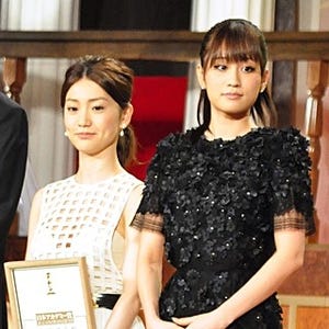 前田敦子&大島優子、女優として再会! 対照的な衣装で久々ツーショット実現