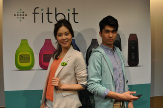 これからの健康管理はスマホと「fitbit」におまかせ!! - ソフトバンクBBが新ヘルスケアデバイスをアピール