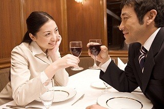 夫婦で一緒にお酒を飲む時間、半数以上が「増やしたい」 -マーシュ調べ