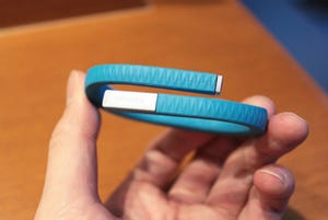 健康管理も万全! Jawboneがウェアラブル機器「Jawbone UP」発表